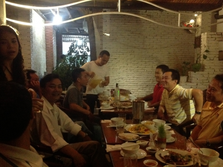 Đấu giá chai rượu Vodka từ Moscow để góp quỹ xây dựng trường học ở Phú Thọ! Đấu giá chai rượu Vodka từ Moscow để góp quỹ xây dựng trường học ở Phú Thọ!