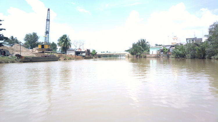 Du ngoạn trên biển bằng xuồng phao bơm hơi.