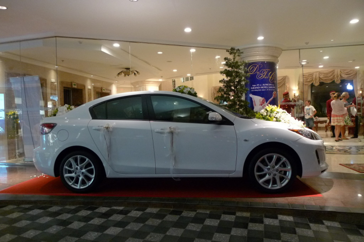 Em Mazda 3 làm xe hoa ngay Grand Hotel!