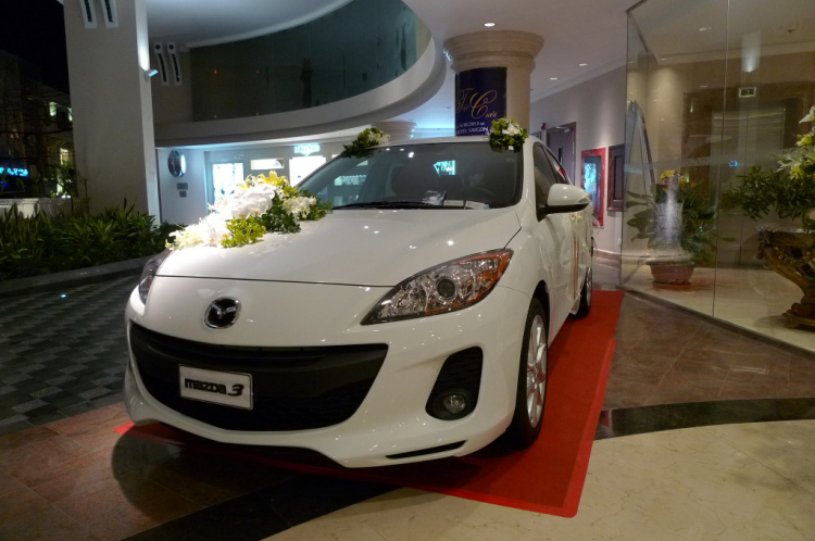 Em Mazda 3 làm xe hoa ngay Grand Hotel!