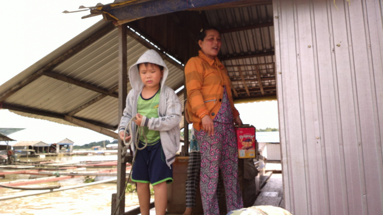 Du ngoạn trên biển bằng xuồng phao bơm hơi. Du ngoạn trên biển bằng xuồng phao bơm hơi.