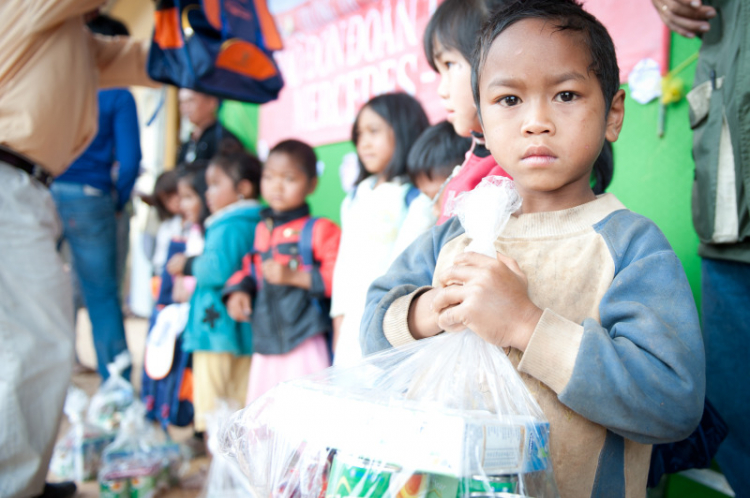 [MBFC] Ảnh chương trình từ thiện Thắp sáng tương lai