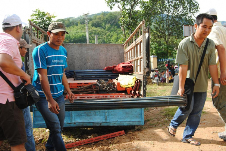 Hình ảnh chương trình " Đưa Em Vượt Suối băng rừng" tại khánh Sơn