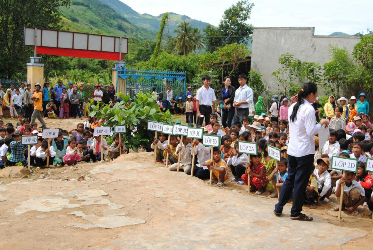 Hình ảnh chương trình " Đưa Em Vượt Suối băng rừng" tại khánh Sơn