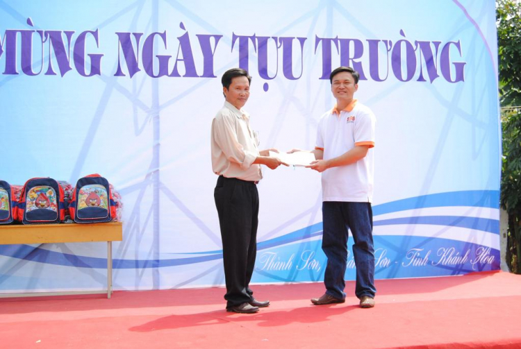 Hình ảnh chương trình " Đưa Em Vượt Suối băng rừng" tại khánh Sơn Hình ảnh chương trình " Đưa Em Vượt Suối băng rừng" tại khánh Sơn