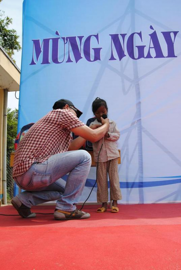 Hình ảnh chương trình " Đưa Em Vượt Suối băng rừng" tại khánh Sơn Hình ảnh chương trình " Đưa Em Vượt Suối băng rừng" tại khánh Sơn