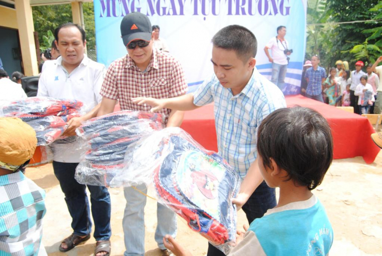 Hình ảnh chương trình " Đưa Em Vượt Suối băng rừng" tại khánh Sơn Hình ảnh chương trình " Đưa Em Vượt Suối băng rừng" tại khánh Sơn