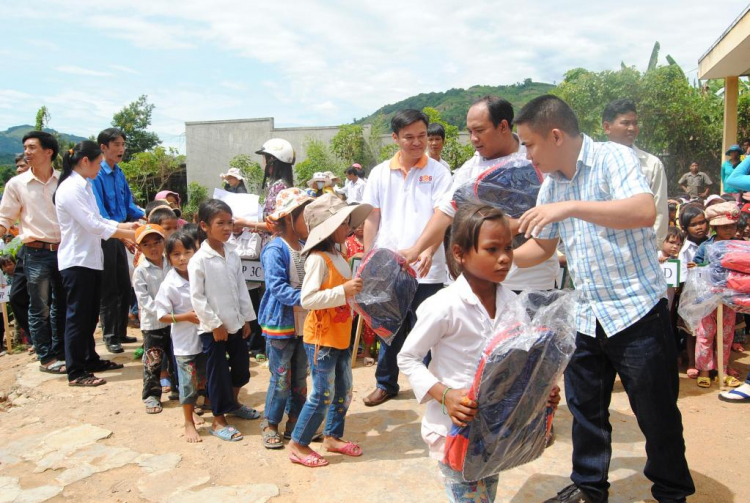Hình ảnh chương trình " Đưa Em Vượt Suối băng rừng" tại khánh Sơn Hình ảnh chương trình " Đưa Em Vượt Suối băng rừng" tại khánh Sơn