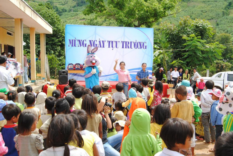 Hình ảnh chương trình " Đưa Em Vượt Suối băng rừng" tại khánh Sơn