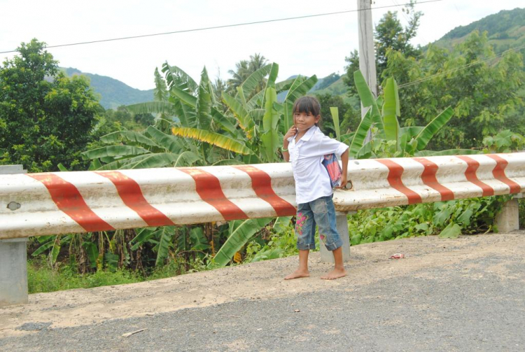 Hình ảnh chương trình " Đưa Em Vượt Suối băng rừng" tại khánh Sơn