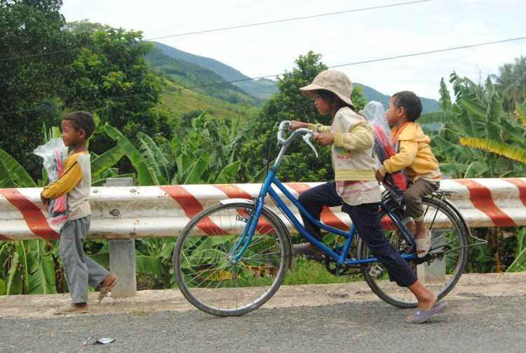 Hình ảnh chương trình " Đưa Em Vượt Suối băng rừng" tại khánh Sơn