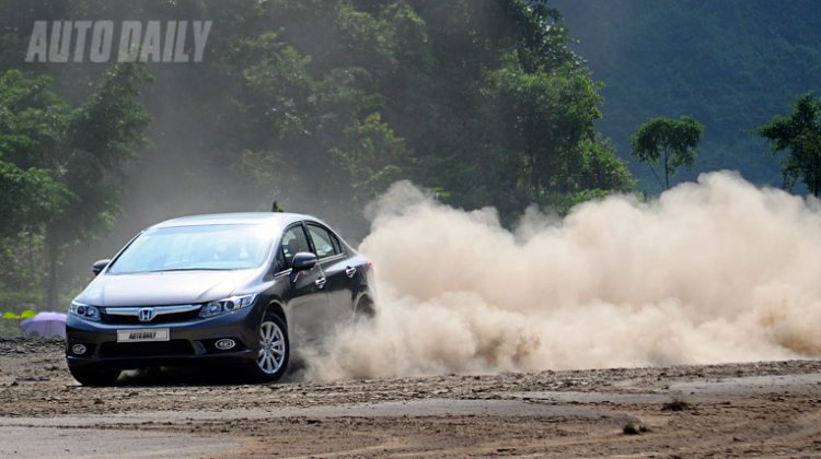 Một ngày cùng Honda Civic 2.0AT 2012! Mời các cụ vào góp ý thêm ạ! Một ngày cùng Honda Civic 2.0AT 2012! Mời các cụ vào góp ý thêm ạ!