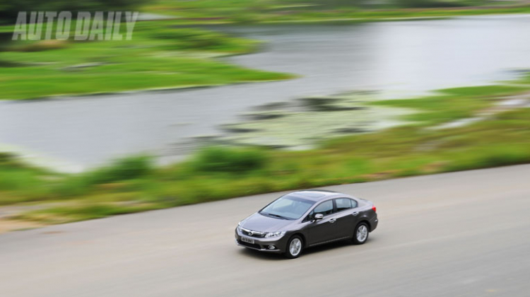 Một ngày cùng Honda Civic 2.0AT 2012! Mời các cụ vào góp ý thêm ạ! Một ngày cùng Honda Civic 2.0AT 2012! Mời các cụ vào góp ý thêm ạ!