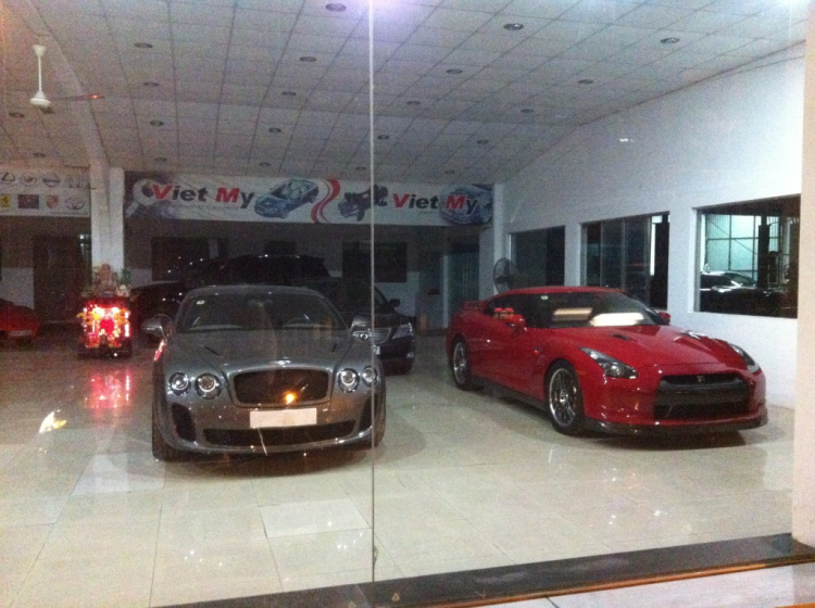 Cặp đôi Bentley GTC & GT Speed tại Sài Gòn Cặp đôi Bentley GTC & GT Speed tại Sài Gòn