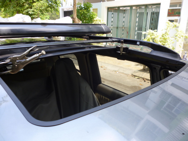 Em Nissan Livina lên cửa sổ trời (Sunroof)