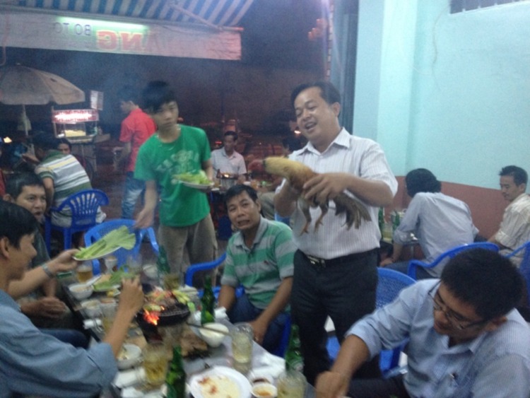 Mời off chia tay bác Cpkhanhung sang định cư Hoa Kỳ Mời off chia tay bác Cpkhanhung sang định cư Hoa Kỳ