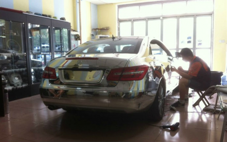 Đổi màu Mercedes E300 hehe Đổi màu Mercedes E300 hehe