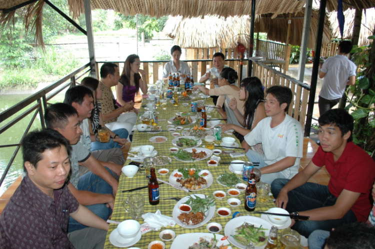 Giao hữu banh bóng vùng ven (mods có chuyển, xin cho tụi em vào Họp mặt nha, cảm ơn Mods)