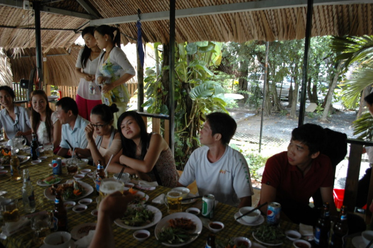 Giao hữu banh bóng vùng ven (mods có chuyển, xin cho tụi em vào Họp mặt nha, cảm ơn Mods)