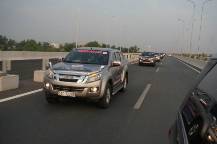 Caravan-Isuzu-Dmax-2014-SG-DL-1.jpg