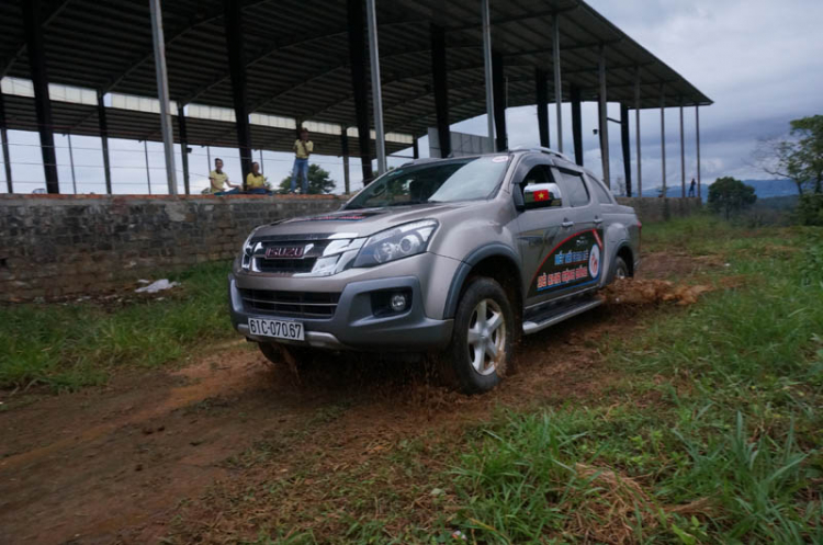 Đoàn Caravan Isuzu D-Max tham gia hành trình "Kết nối đam mê - sẻ chia cộng đồng" Đoàn Caravan Isuzu D-Max tham gia hành trình "Kết nối đam mê - sẻ chia cộng đồng"