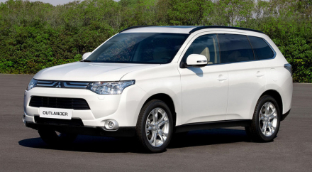 2013_mitsubishi_outlander_overseas_07-0307.jpg