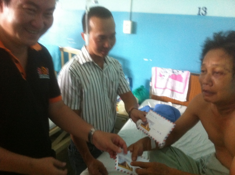 Anh em OS cùng chia sẻ với Gia đình bác Hodacdan. Anh em OS cùng chia sẻ với Gia đình bác Hodacdan.