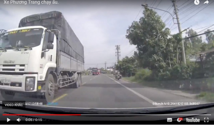 Xe Phương Trang vượt ẩu.