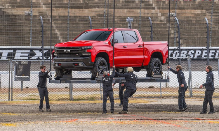 Chevrolet Silverado 2019 lộ diện, Ford F-150 phải dè chừng