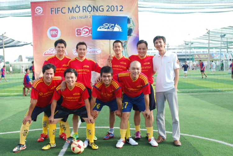 Vài hình ảnh Giải bóng đá tứ hùng FIFC mở rộng 2012 Vài hình ảnh Giải bóng đá tứ hùng FIFC mở rộng 2012