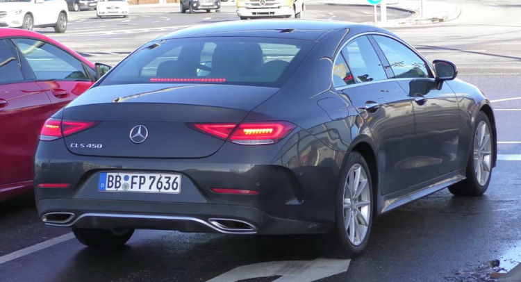 Mercdes-Benz CLS 450 thế hệ mới lần đầu tiên xuất hiện trên đường phố.