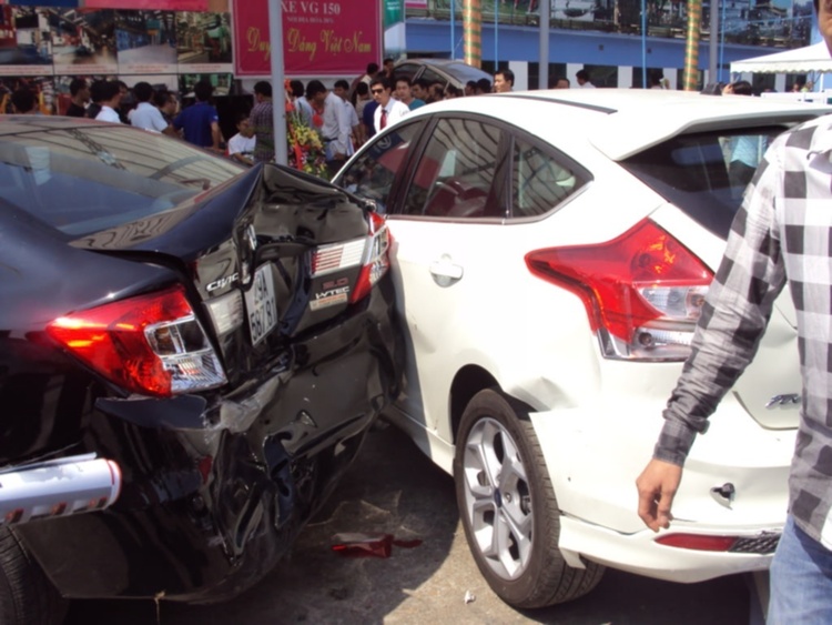 So sánh độ cứng của Ford với Honda