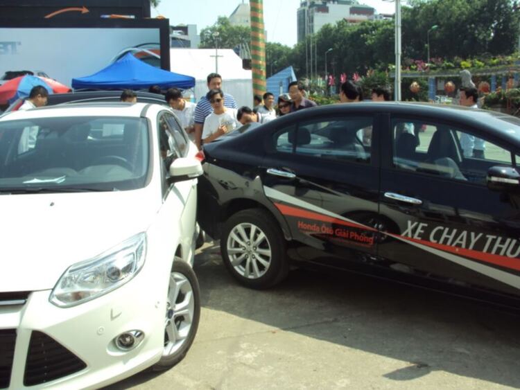 So sánh độ cứng của Ford với Honda
