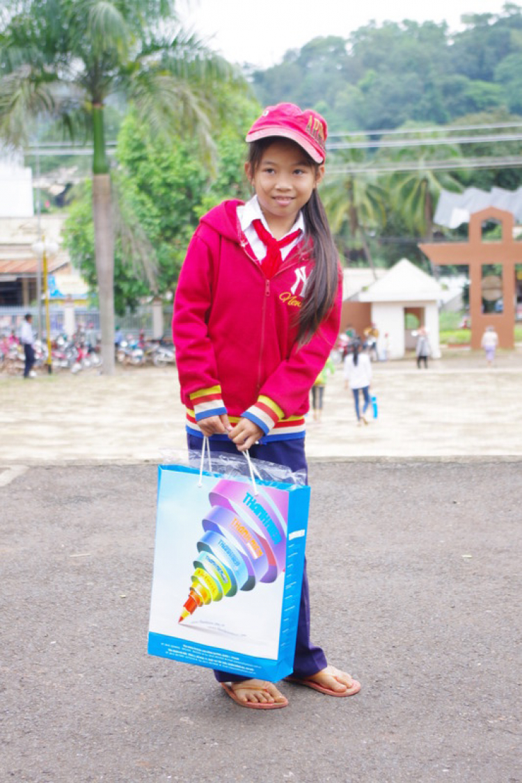MFC trao quà trung thu cho trẻ em nghèo tại Bình phước ngày 29.9 MFC trao quà trung thu cho trẻ em nghèo tại Bình phước ngày 29.9