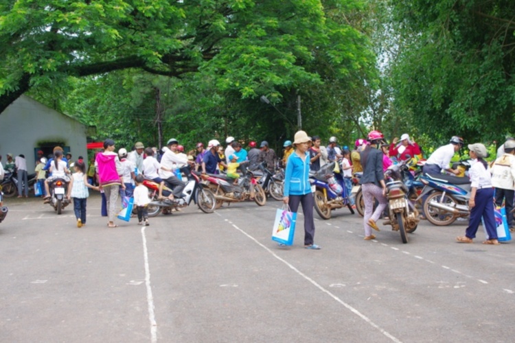 MFC trao quà trung thu cho trẻ em nghèo tại Bình phước ngày 29.9