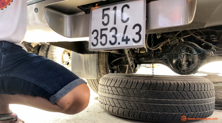 [Clip] Cách hạ lốp sơ-cua trên Ford Ranger để thay thế khi gặp sự cố