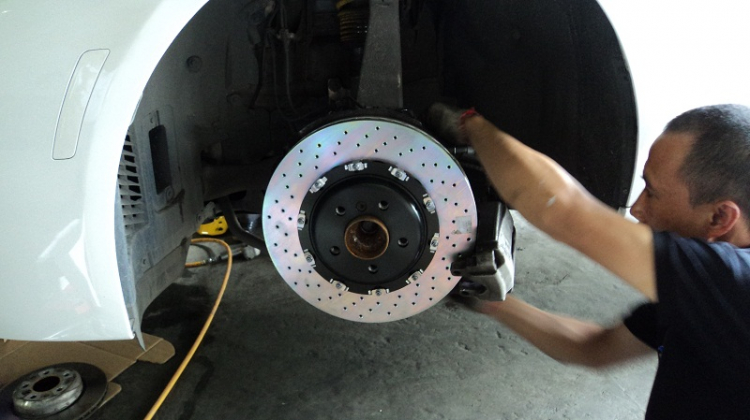 E mới gắn BREMBO cho F10 Series 5