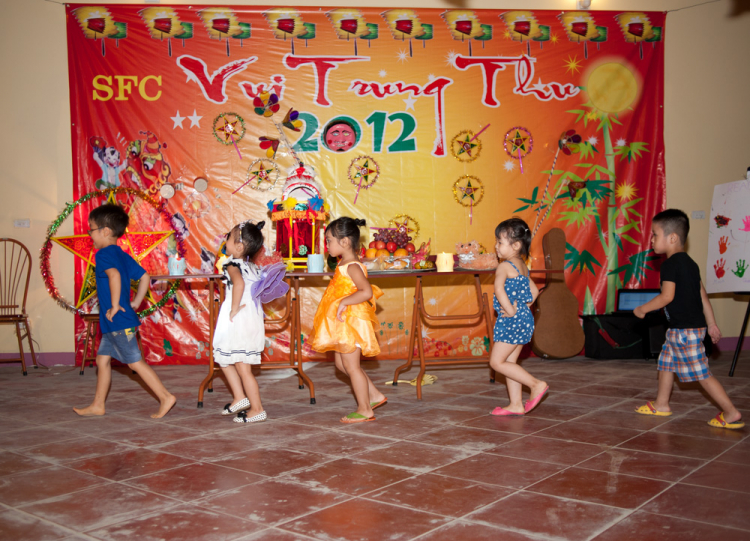 Toàn cảnh vui Trung thu 2012 của SFC HN tại SFC village