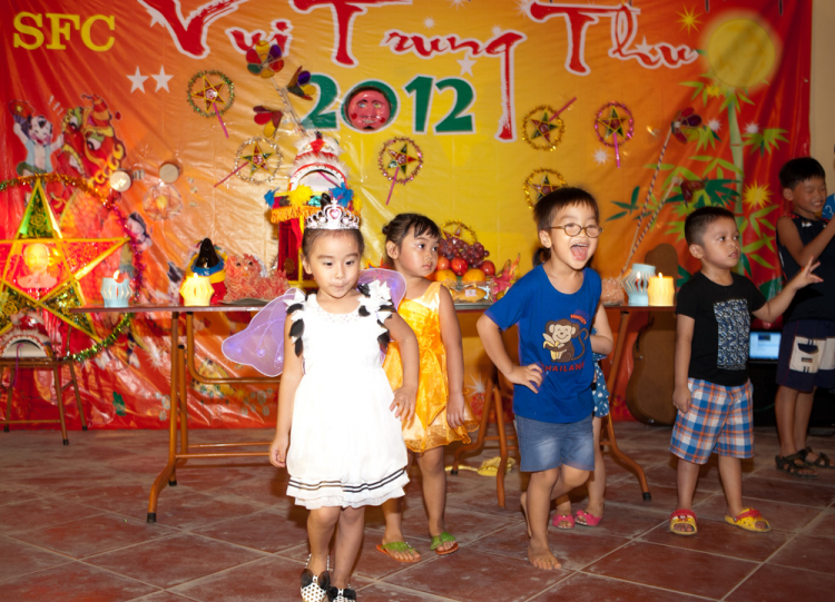 Toàn cảnh vui Trung thu 2012 của SFC HN tại SFC village