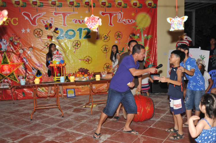 Toàn cảnh vui Trung thu 2012 của SFC HN tại SFC village