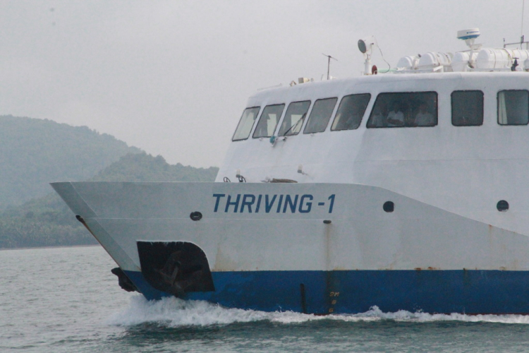 Du ngoạn trên biển bằng xuồng phao bơm hơi. Du ngoạn trên biển bằng xuồng phao bơm hơi.