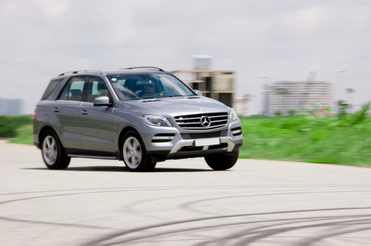 2012 Mercedes ML 350 nhập khẩu vs 2013 RX 350 full option