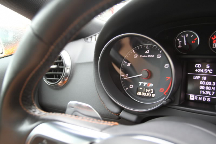 Siêu xe R8 Spyder đã xuất hiện tại Show Room Audi Sài Gòn Siêu xe R8 Spyder đã xuất hiện tại Show Room Audi Sài Gòn