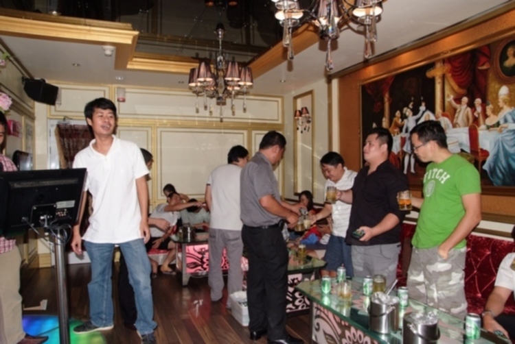Hội "Thi Ca Bo Ke"