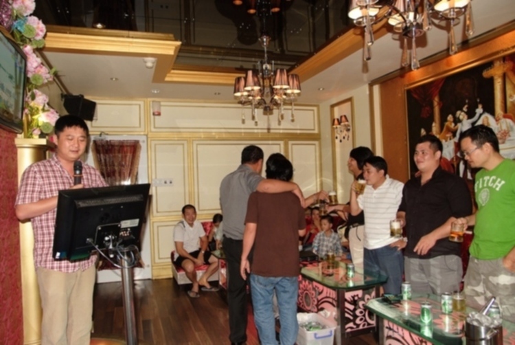 Hội "Thi Ca Bo Ke"