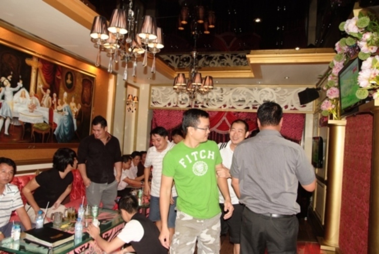 Hội "Thi Ca Bo Ke"