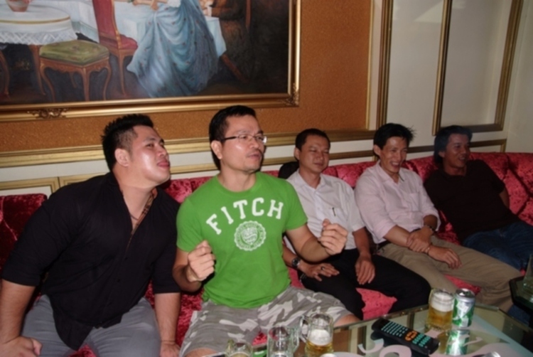 Hội "Thi Ca Bo Ke"