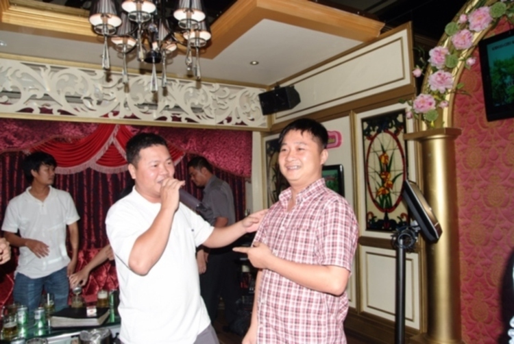 Hội "Thi Ca Bo Ke"