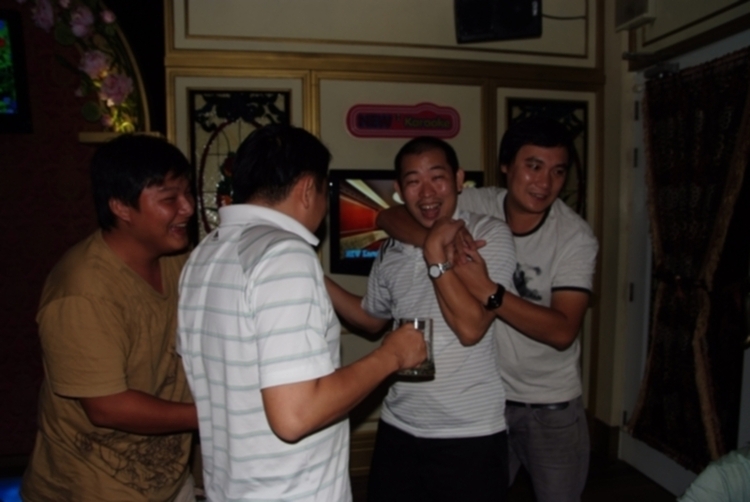 Hội "Thi Ca Bo Ke"