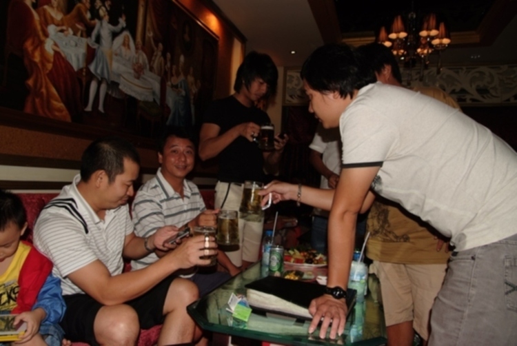Hội "Thi Ca Bo Ke"